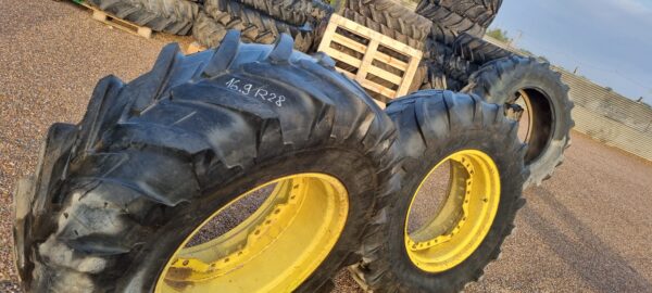 Pareja ruedas delanteras 16.9 R28 Michelin sin disco