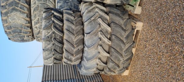 Ruedas completas 16.9 R 34 + 13.6 R24